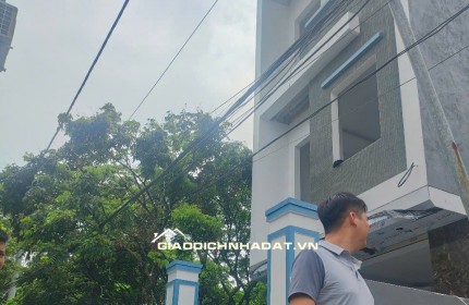 Bán nhà 3 tầng 1 tum, sân riêng gần BX Yên Nghĩa – Hà Đông